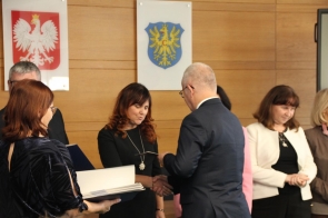 Dzień Edukacji Narodowej 2023 - nagrody Starosty Cieszyńskiego oraz ślubowanie nauczycieli mianowanych