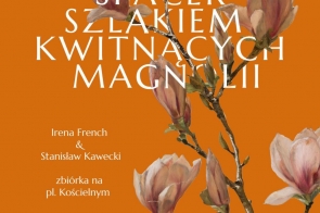 Plakat informuje o spacerze „Szlakiem kwitnących magnolii” w Cieszynie, zaplanowanym na 6 kwietnia 2025 roku o godz. 14:00. Prowadzenie: Irena French i Stanisław Kawecki. Zbiórka na pl. Kościelnym. Tło w kolorze pomarańczowym zdobią malowane magnolie.