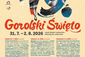Plakat informacyjny w beżowo-czerwono-niebieskiej kolorystyce dotyczący Gorolskiego Święta. Zawiera ilustrację tańczących postaci, datę, miejsce wydarzenia, szczegółowy program oraz logotypy.