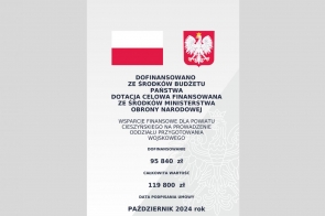 Plakat informacyjny o udzieleniu dotacji celowej pomiędzy Ministerstwem Obrony Narodowej a Powiatem Cieszyńskim.
