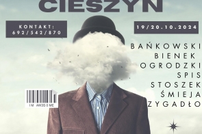 Plakat informujący o Festiwalu Zdrowia Psychicznego Mężczyzn: Mężczyzna na warsztat, który odbędzie się 19-20 października 2024 roku. Plakat przedstawia postać mężczyzny  ubranego w koszulę  z niebieskimi paskami, brązową marynarkę i kapelusz. Zamiast twarzy jest dym wydobywający się z koszuli.  W tle widać zachmurzone niebo oraz małe ptaki.