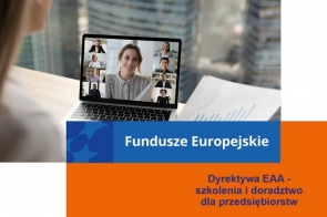 Na grafice otwarty laptop,na ekranie którego widać uczestników webinarium.Obok tekst informujący o Dyektywie EAA i funduszach europejskich.