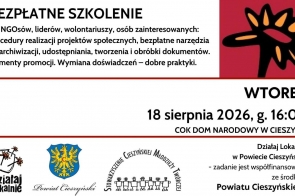 Biała grafika z czarnym tekstem i czerwonymi liniami oddzielającymi poszczególne części plakatu. W prawym górnym rogu znajduje się czerwone pole z czarno-pomarańczowym symbolem. Na dole umieszczono logotypy organizatorów i partnerów. W centralnej części dużym tekstem wyróżniono datę i miejsce szkolenia.