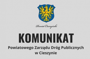 Grafika informująca o komunikacie Powiatowego Zarządu Dróg Publicznych w Cieszynie. Zawiera czarny napis i herb Powiatu Cieszyńskiego na szarym tle.
