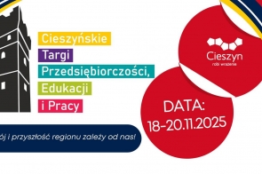 Grafika informacyjna w białej, czerwonej, granatowej, żółtej, zielonej i turkusowej kolorystyce. Po lewej stronie znajduje się czarna grafika wieży. Po prawej stronie widoczne są czerwone koła z logo Cieszyna i datą.