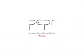 Na środku białego tła znajduje się logo PCPR.