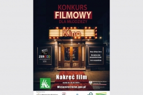 Na ciemnym tle widnieje informacja o konkursie filmowym dla młodzieży. W centralnej części znajduje się wejście do kina z podświetlanym napisem „Kino”, a poniżej hasło zachęcające do nakręcenia filmu. Na dole umieszczono termin nadsyłania prac, adres e-mail oraz logotypy organizatorów i partnerów.