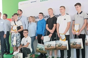 Nagroda dla Uczniów ZSP-T Międzyświeć na Agro SHOW 2023 w Bednarach 