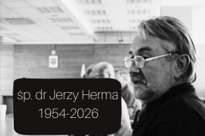 Zdjęcie Jerzego Hermy w sali obrad. fot. OX.PL/ J. Bacza