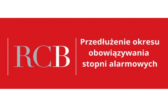 Grafika na czerwonym tle z logo RCB po lewej stronie i tekstem po prawej: „Przedłużenie okresu obowiązywania stopni alarmowych”. Informacja dotyczy bezpieczeństwa publicznego.