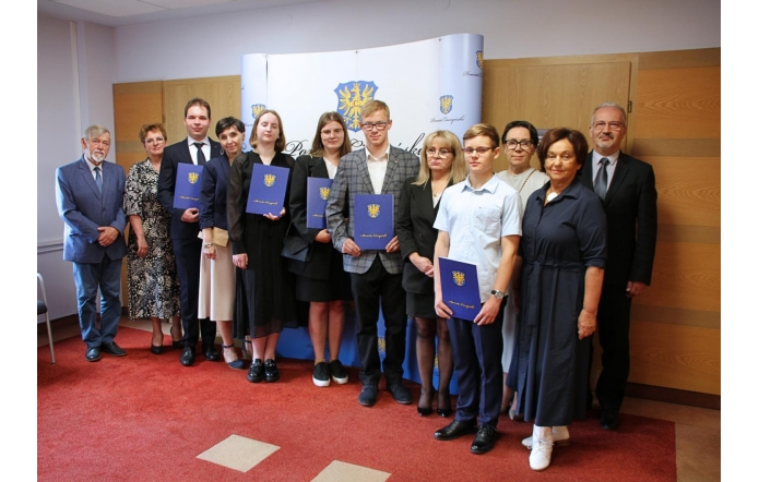 Zostały przyznane stypendia Starosty Cieszyńskiego! - Portal Powiatu Cieszyńskiego 