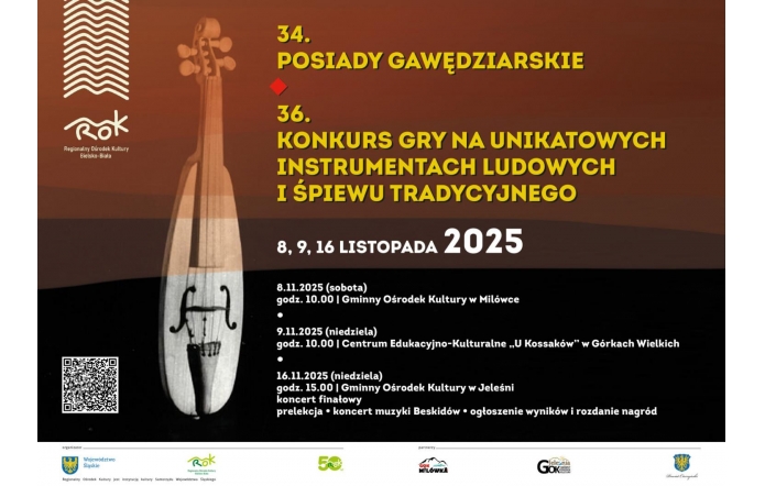 Grafika informacyjna w brązowo-czarno-żółtej kolorystyce dotycząca Posjadów Gawędziarskich oraz konkursu gry na unikatowych instrumentach ludowych i śpiewu tradycyjnego. Po lewej stronie widoczna jest grafika instrumentu ludowego i kod QR, a na dole znajdują się logotypy.