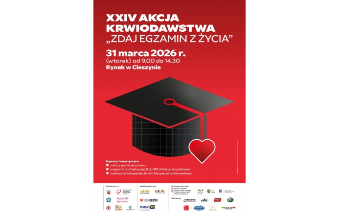 Na czerwonym tle umieszczono napis  „XXIV Akcja Krwiodawstwa – Zdaj egzamin z życia” oraz grafikę  czapki absolwenta z czerwonym sercem. W dolnej części znajdują się dodatkowe informacje i logotypy organizatorów oraz partnerów.