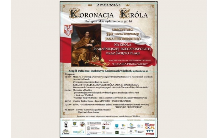 Plakat w beżowo-czerwonej kolorystyce z ozdobną grafiką i napisem „Koronacja Króla”, przedstawiający postać historyczną oraz informacje o wydarzeniu i programie uroczystości.