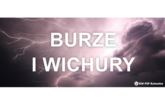 Burzowe niebo rozświetlone błyskawicami, na tle którego widnieje duży, biały napis „BURZE I WICHURY”. W prawym dolnym rogu znajduje się logo KW PSP Katowice. Grafika informuje o zagrożeniu silnymi zjawiskami pogodowymi.