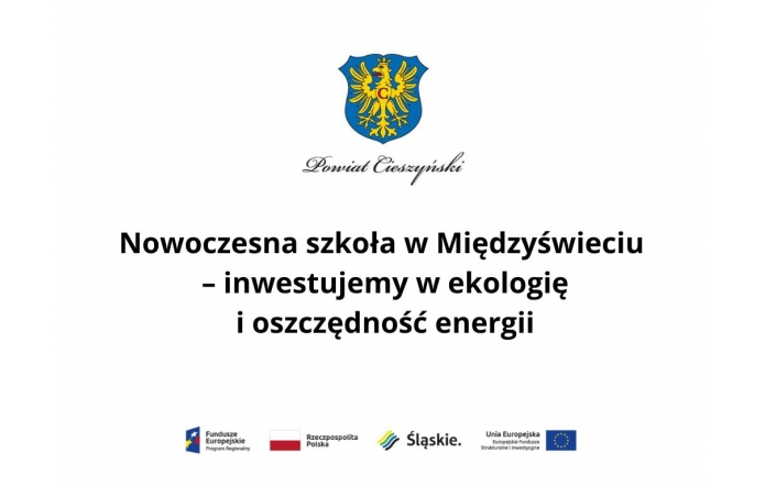 Herb Powiatu Cieszyńskiego oraz napis „Nowoczesna szkoła w Międzyświeciu – inwestujemy w ekologię i oszczędność energii”. Na dole logotypy Funduszy Europejskich, Rzeczypospolitej Polskiej, Województwa Śląskiego i Unii Europejskiej.